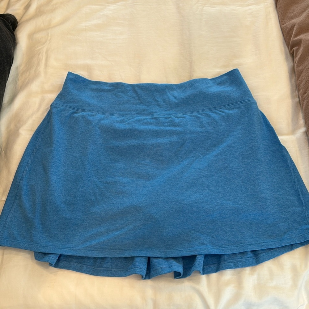 LIKE NEW Vuori Halo Performance Skort Blue Size Medium